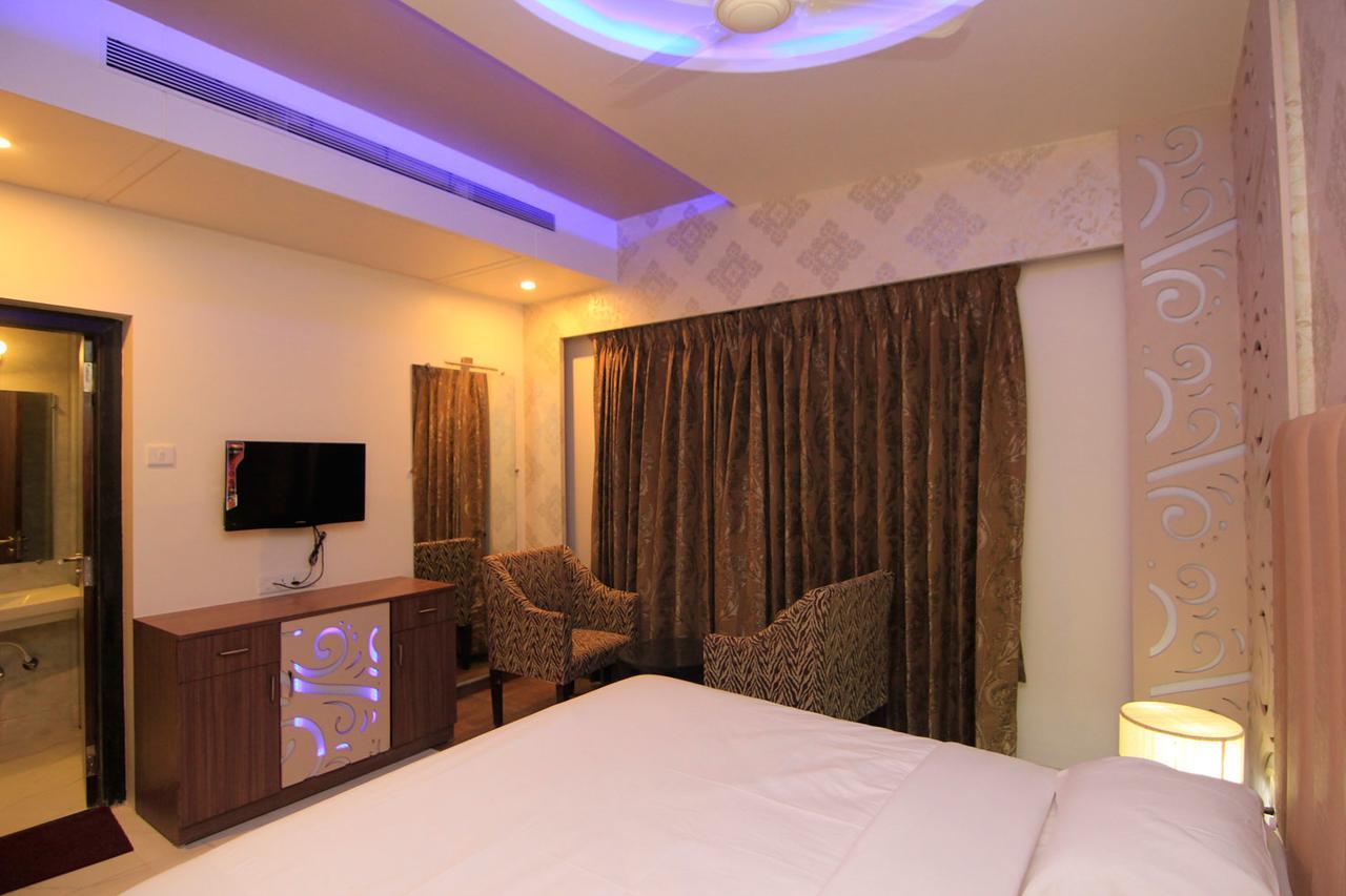 Hotel Sai Dharam Palace Shirdi Exterior foto