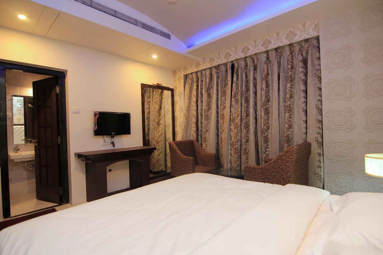 Hotel Sai Dharam Palace Shirdi Exterior foto