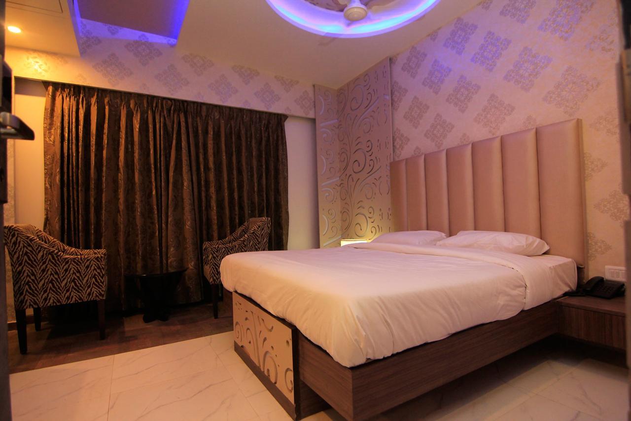Hotel Sai Dharam Palace Shirdi Exterior foto