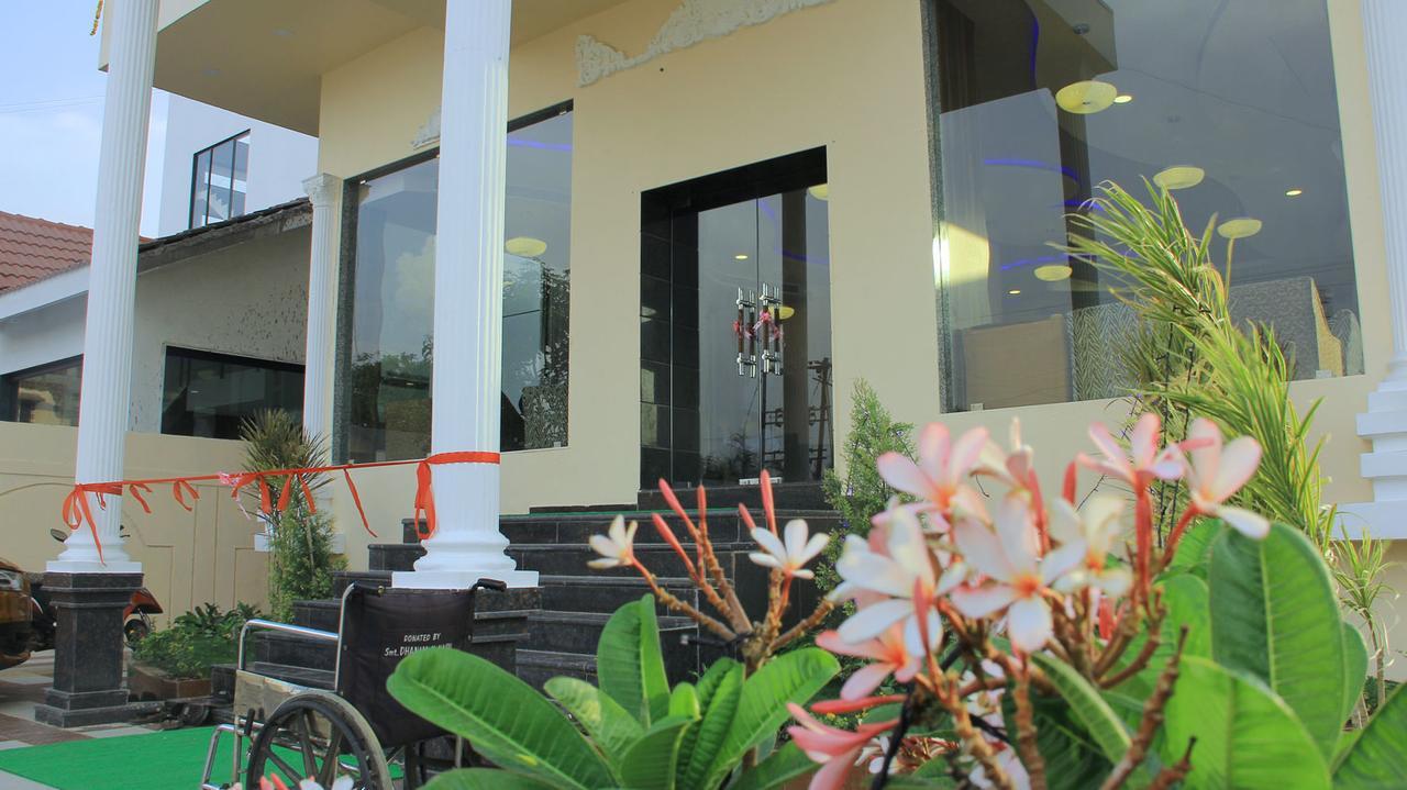Hotel Sai Dharam Palace Shirdi Exterior foto